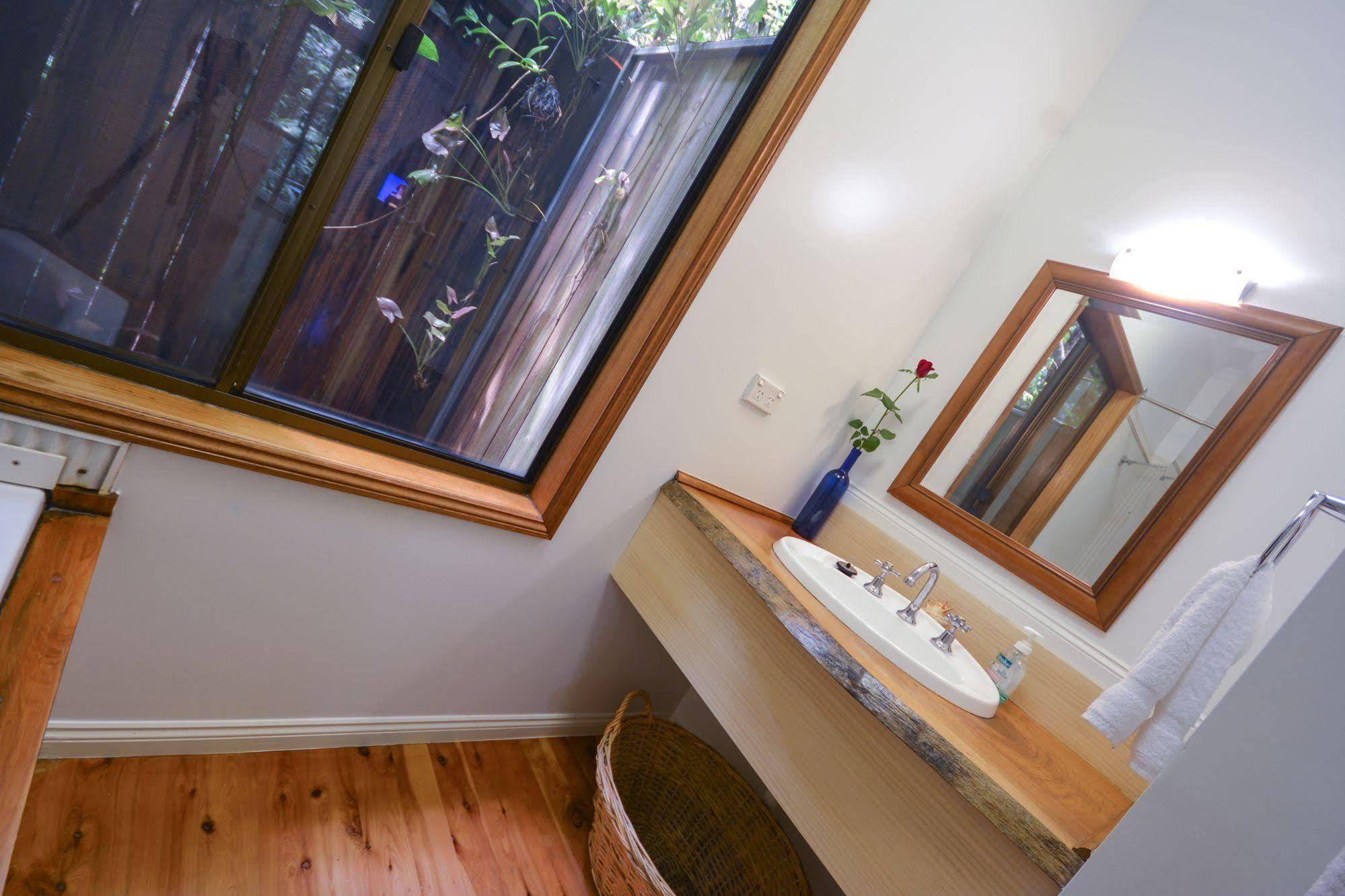 Crater Lakes Rainforest Cottages Янгабъра Екстериор снимка