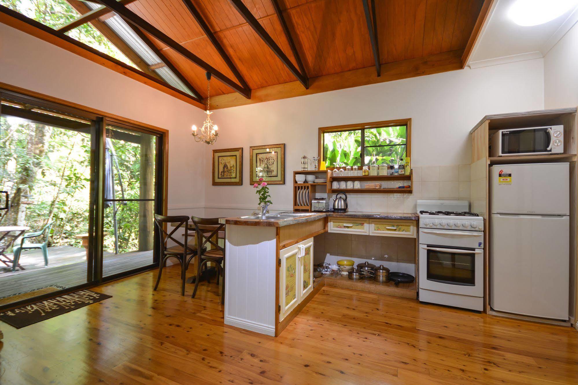 Crater Lakes Rainforest Cottages Янгабъра Екстериор снимка